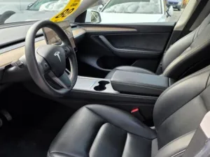 Tesla Model Y Long Range AWD SoH 91,4% Tesla Model Y Long Range AWD SoH 91,4%