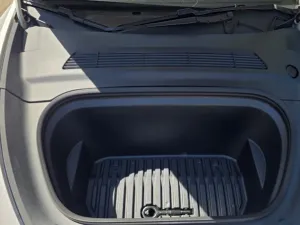 Tesla Model Y Long Range AWD DE SoH 92,4%