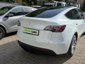 Tesla Model Y LR AWD Berlin Záruka SoH 92,9%