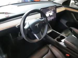 Tesla Model Y LR AWD Berlin Záruka SoH 92,3% Tesla Model Y LR AWD Berlin Záruka SoH 92,3%