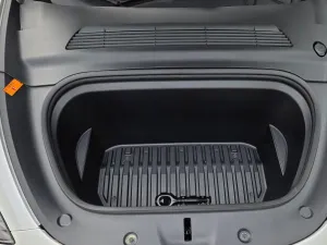 Tesla Model Y LR AWD Záruka SoH 93,2%