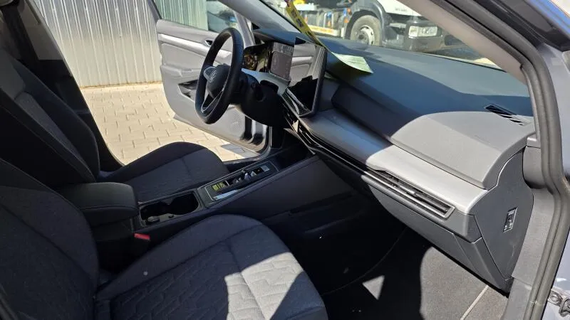 Volkswagen Golf 1.5 eTSI 85kW Life DSG7 Tažné