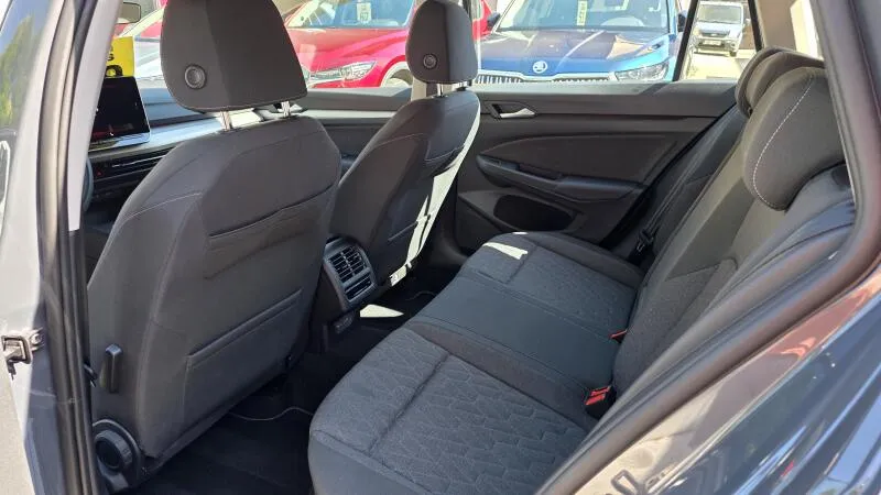 Volkswagen Golf 1.5 eTSI 85kW Life DSG7 Tažné