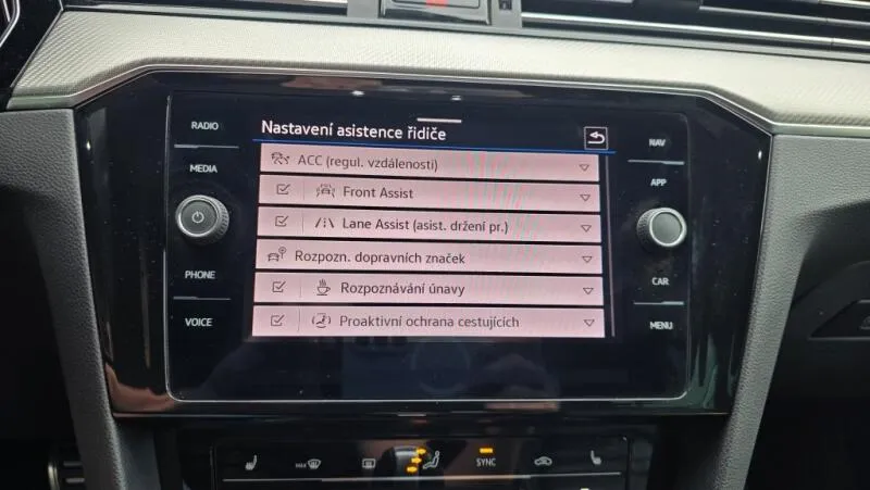 Volkswagen Passat 2.0 TDI 110kW DSG R-line