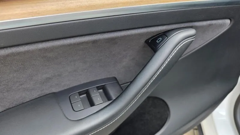Tesla Model Y Long Range AWD SoH 91,4% Tesla Model Y Long Range AWD SoH 91,4%