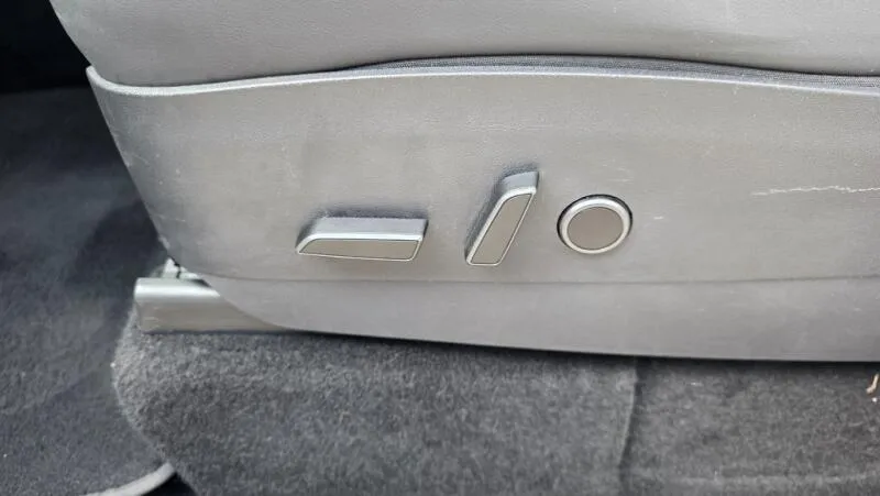 Tesla Model Y Long Range AWD SoH 91,4% Tesla Model Y Long Range AWD SoH 91,4%