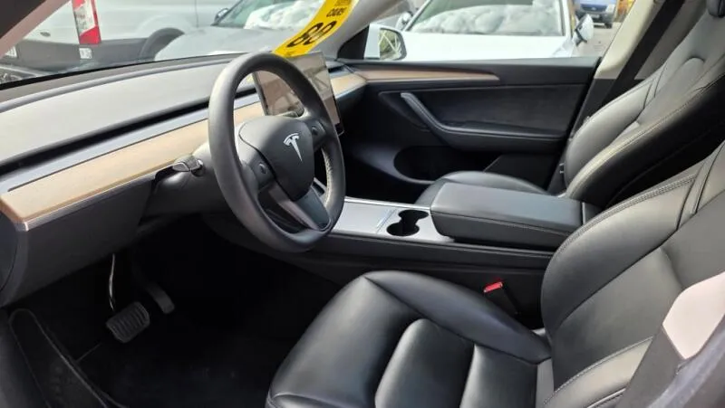 Tesla Model Y Long Range AWD SoH 91,4% Tesla Model Y Long Range AWD SoH 91,4%