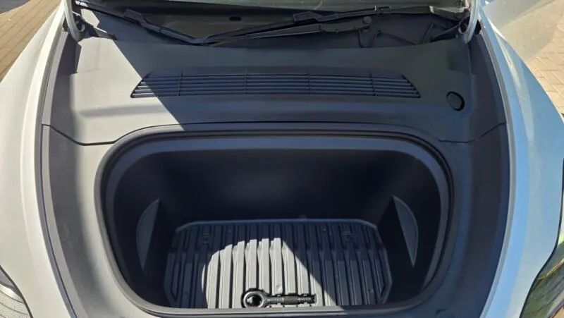 Tesla Model Y Long Range AWD DE SoH 92,4%
