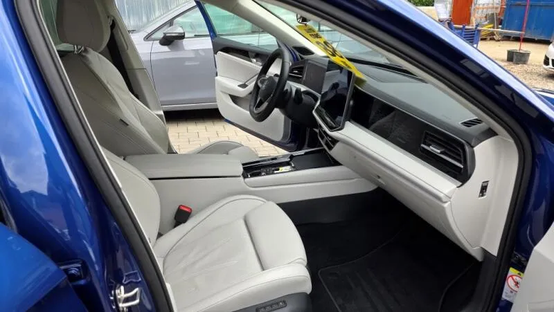 Volkswagen Passat 2.0 TDI 142kW Eleg DSG záruka Volkswagen Passat 2.0 TDI 142kW Eleg DSG záruka