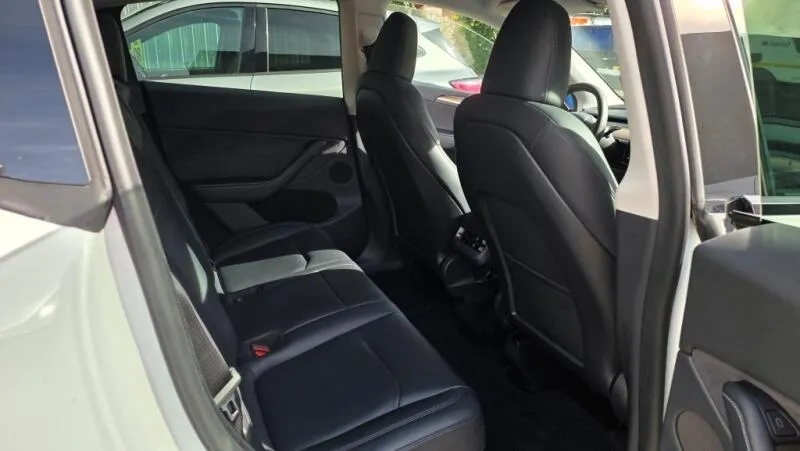 Tesla Model Y LR AWD Berlin Záruka SoH 92,9%