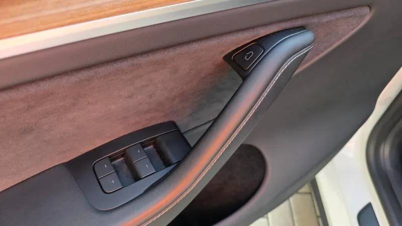 Tesla Model Y LR AWD Berlin Záruka SoH 92,9%