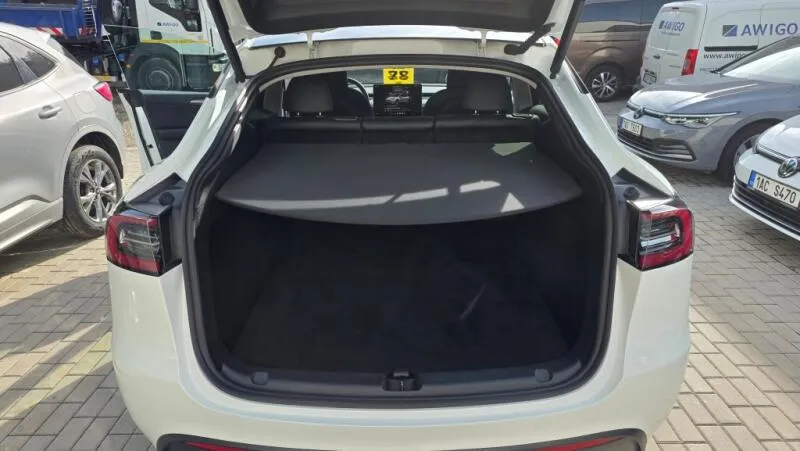 Tesla Model Y LR AWD Berlin Záruka SoH 92,9%