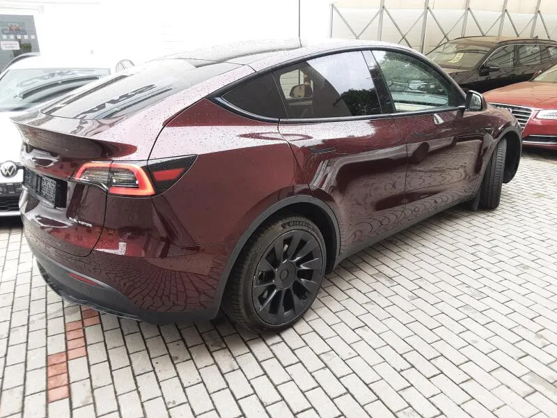 Tesla Model Y LR AWD Berlin Záruka SoH 92,3% Tesla Model Y LR AWD Berlin Záruka SoH 92,3%