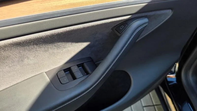 Tesla Model Y LR AWD DE Záruka SoH 93%