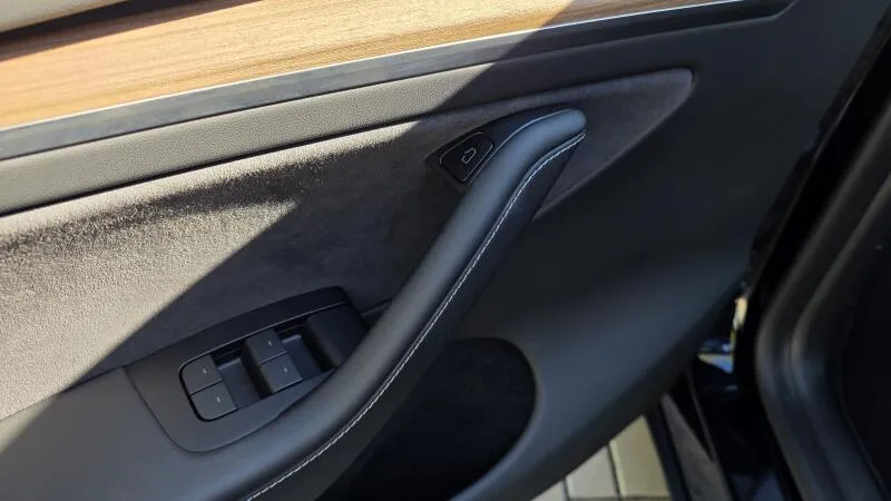 Tesla Model Y LR AWD DE Záruka SoH 93%