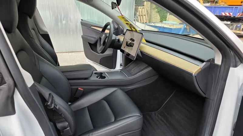Tesla Model Y LR AWD Záruka SoH 93,2%