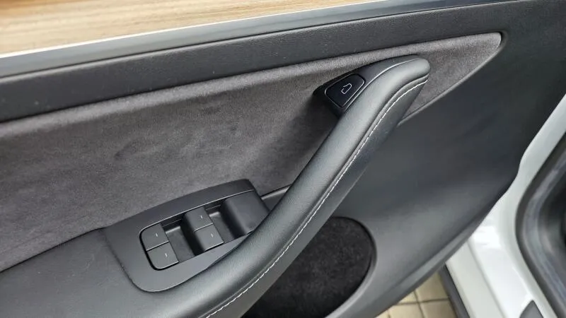 Tesla Model Y LR AWD Záruka SoH 93,2%