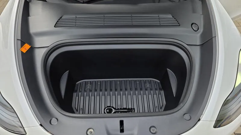 Tesla Model Y LR AWD Záruka SoH 93,2%
