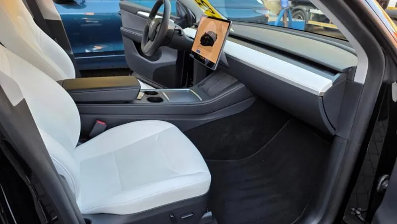 Tesla Model Y LR AWD DE Záruka SoH 92,7%