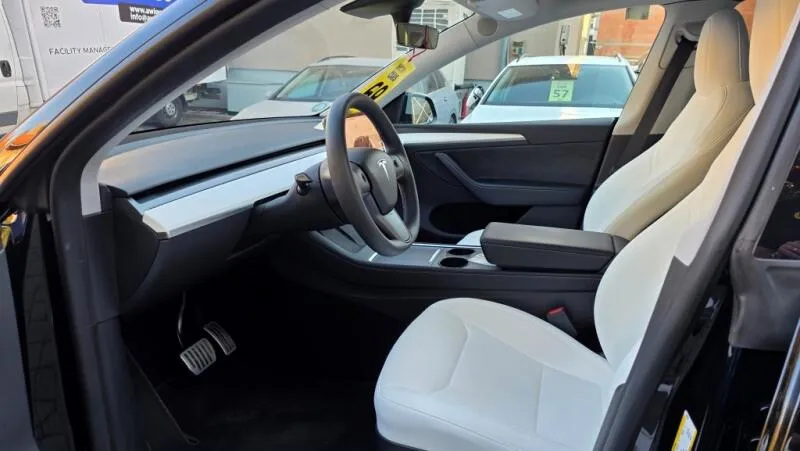 Tesla Model Y LR AWD DE Záruka SoH 92,7%
